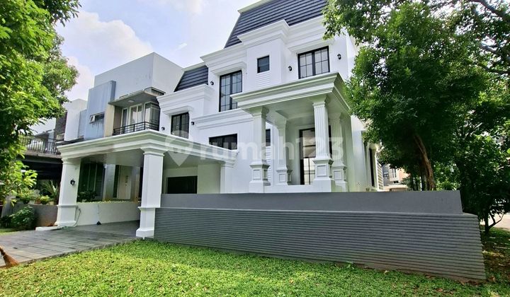 Rumah American Classic dengan Kolam Renang di Kebayoran Bintaro