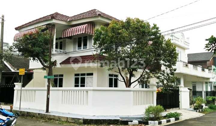 Rumah Hook Cantik Dekat Stasiun Ada Gas Alam di Taman Cimanggu Rumah Hook Cantik Dekat Stasiun Ada Gas Alam di Taman Cimanggu
