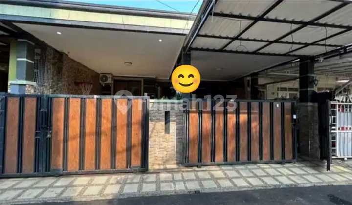 For Sale, Move-In Ready House Near Station in Taman Yasmin