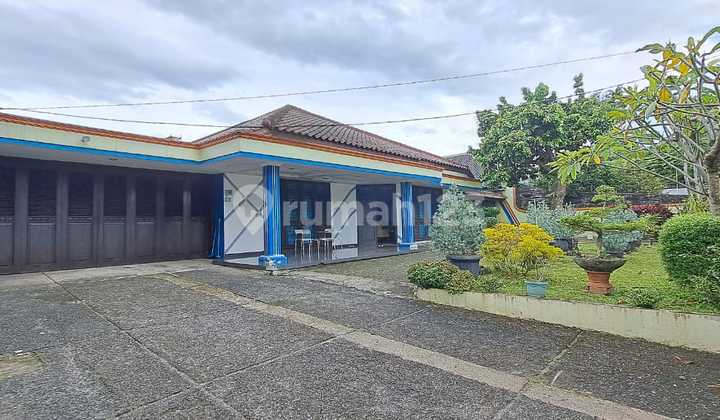 Rumah Semi Furnished Strategis Di Lokasi Komersil Jalan Pemuda 2