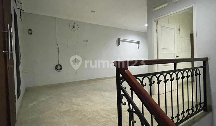 rumah 3 lantai minimalis modern di sayap moch ramdan 2