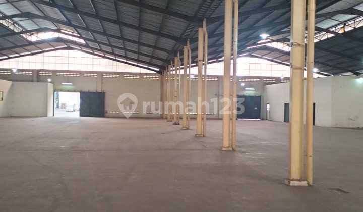 Gudang Besar Siap Pakai di Soekarno Hatta