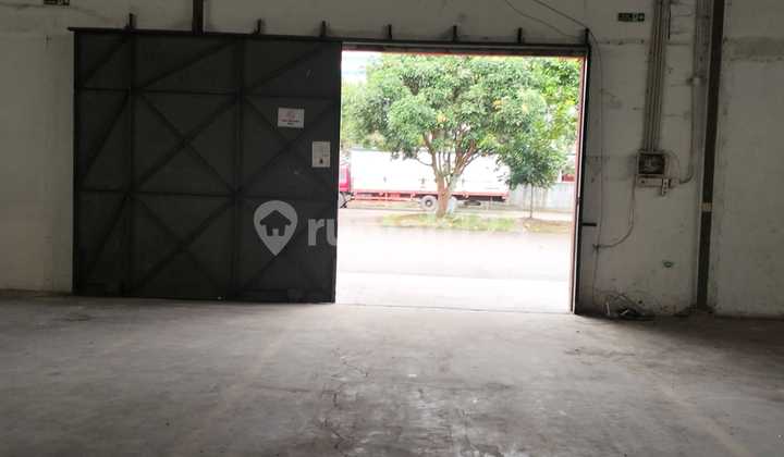 Gudang Siap Pakai di Mainroad Soekarno Hatta