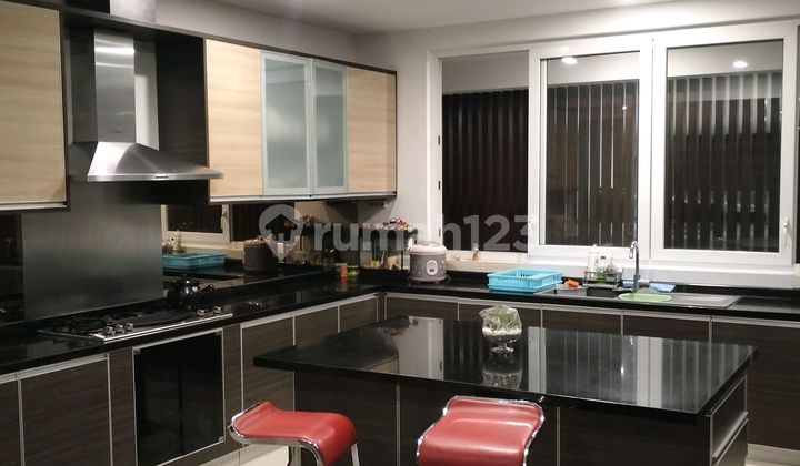 Dijual Rumah Mewah Minimalis di Villa Gading Indah 2