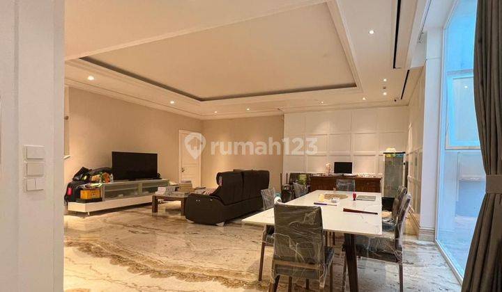 Dijual Cepat Rumah 2.5 lantai dan Siap Huni di Royal Gading Mansion 1