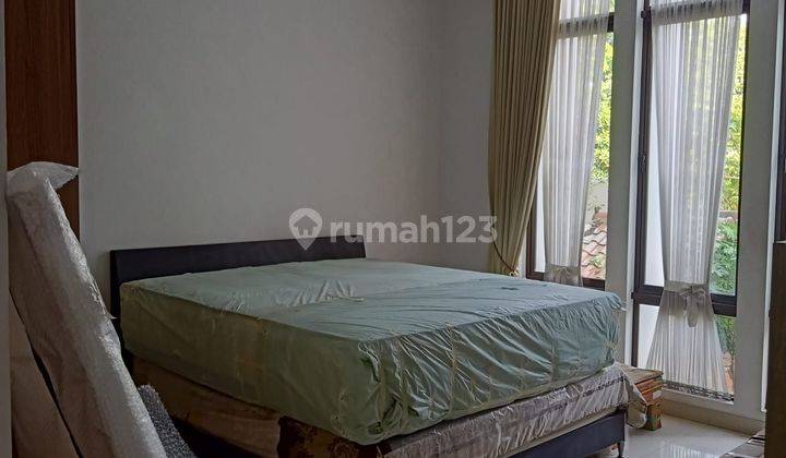 Rumah 2.5 lantai dan Siap Huni di Villa Permata Gading 1