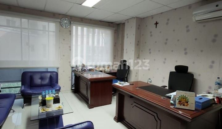 Dijual Ruko 4 lantai, Full furnished di Cempaka Mas
