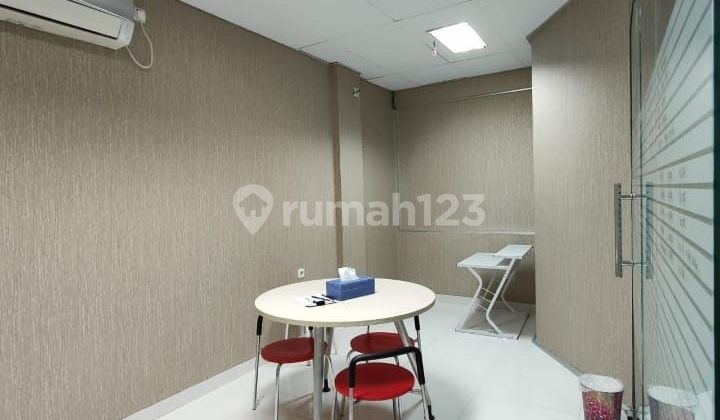 For sale: 4-story shophouse, fully furnished in Cempaka Mas 2