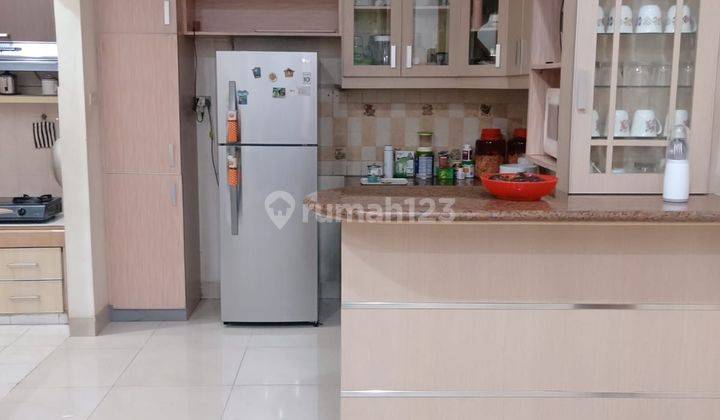 Dijual Cepat Rumah 2 1/4 lantai dan semi furnished di Sunter Agung 2