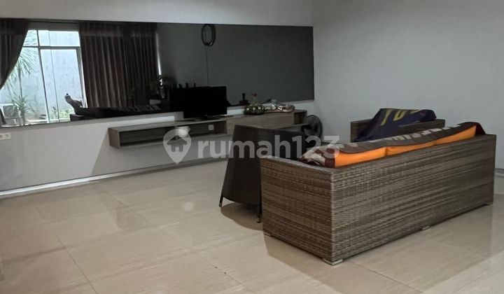 Dijual Rumah 3 Lantai dan Siap Huni di Kelapa Gading 2