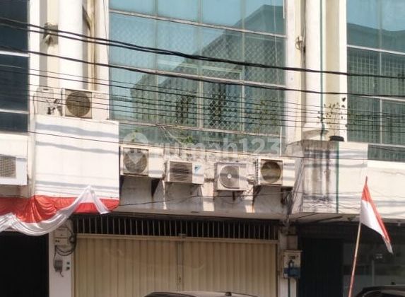 For Sale Fast & Must Sell 4-Story Shophouse in Royal Sunter For Sale Fast & Must Sell 4-Story Shophouse in Royal Sunter