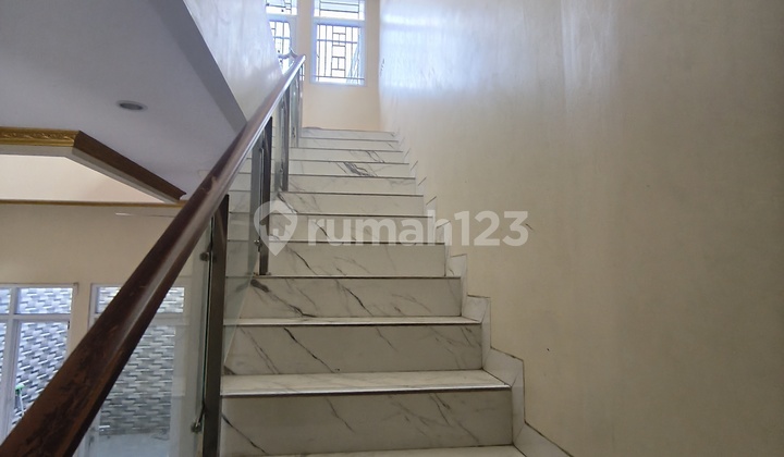 For Rent: 2-Story House in Modernland Very Nice