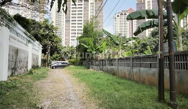 Dijual Rumah Lama Hitung Tanah di Kawasan Elite Simprug Garden, Jakarta Selatan