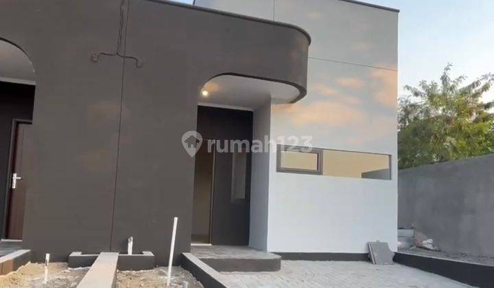 Emran Residence Kedamean Gresik, Rumah Minimalis Modern Rasa Villa 2