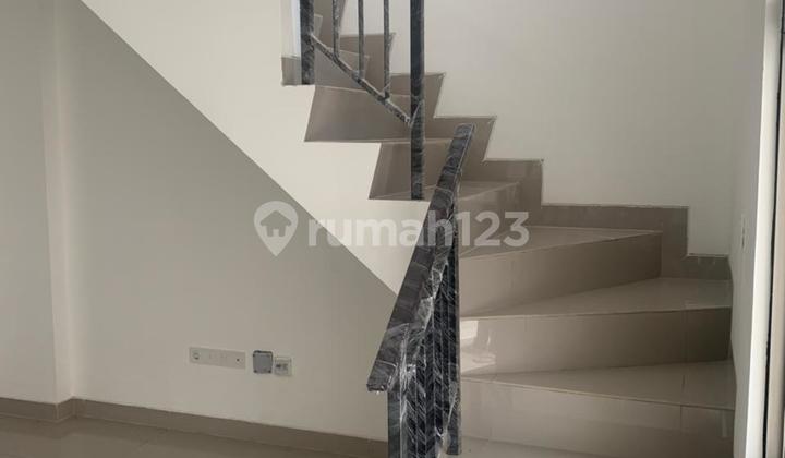 Dijual Rumah PIK 2 uk 4,5x10 2 lantai SHM 2