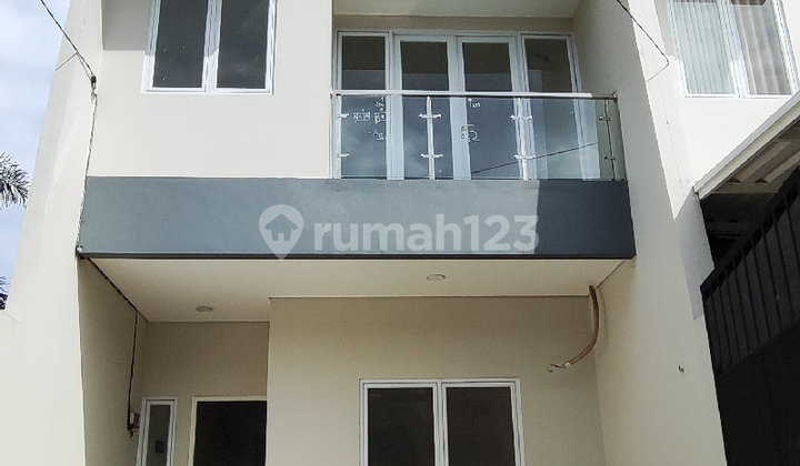 Jual Rumah Meruya, Baru, Depan Taman, Bebas Banjir