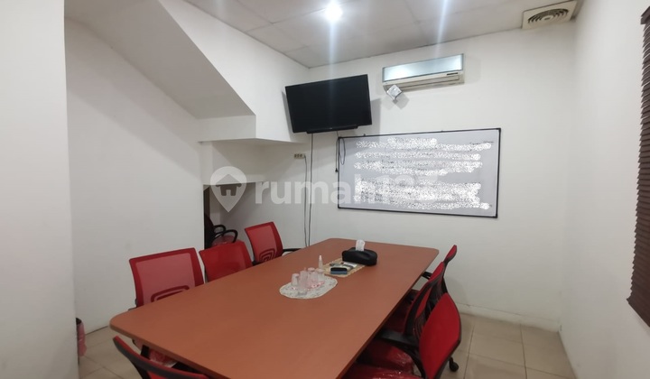 Corner Storefront Lease in Kebon Jeruk Business Park, West Jakarta 2