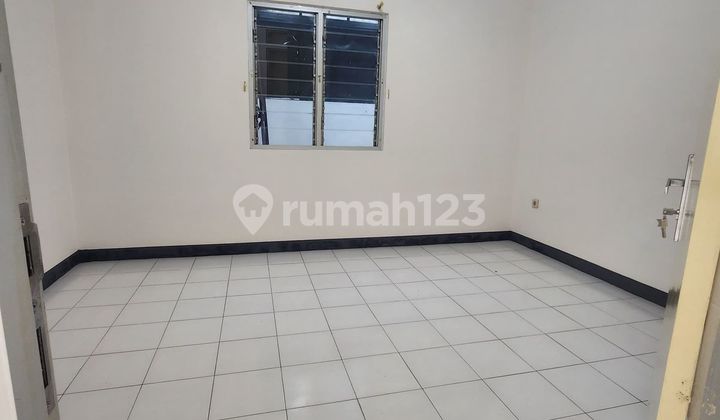 Rumah Dijual Metro Permata hadap Taman Baru Renovasi, Tangerang 2