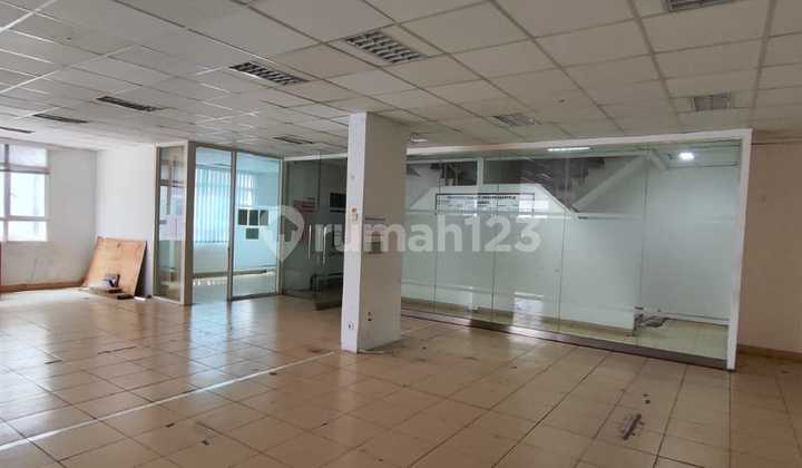 Corner Storefront Lease in Kebon Jeruk Business Park, West Jakarta
