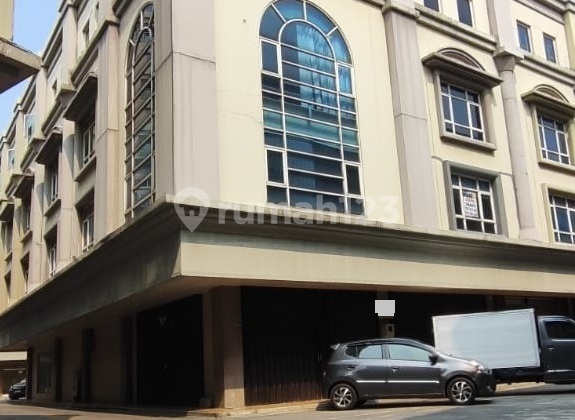 Corner Storefront Lease in Kebon Jeruk Business Park, West Jakarta