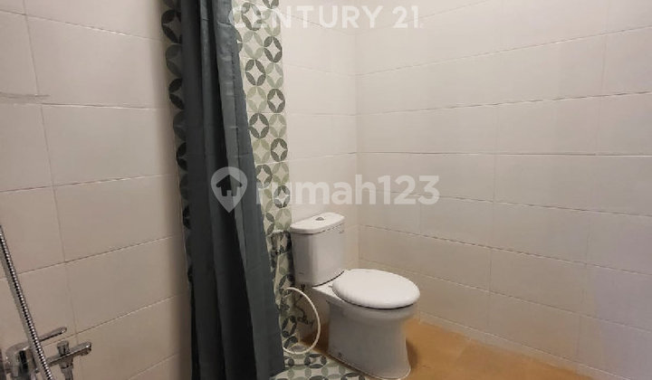 Selling a Beautiful House in Kebon Jeruk, Strategic Location! Hook! 2