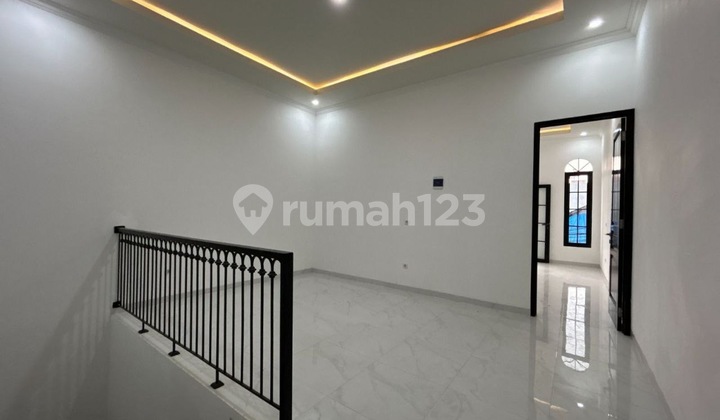 Dijual Rumah Baru 2 Lantai Classic Modern Jakarta Timur 2