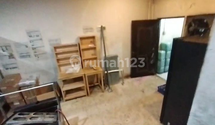 Shop Rental in Cinere Depok, Business Location by the Main Road.