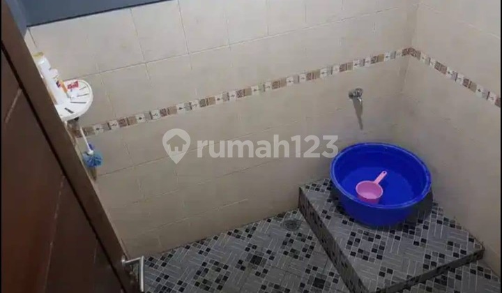 House for rent in Jagakarsa, suitable for office use. 2