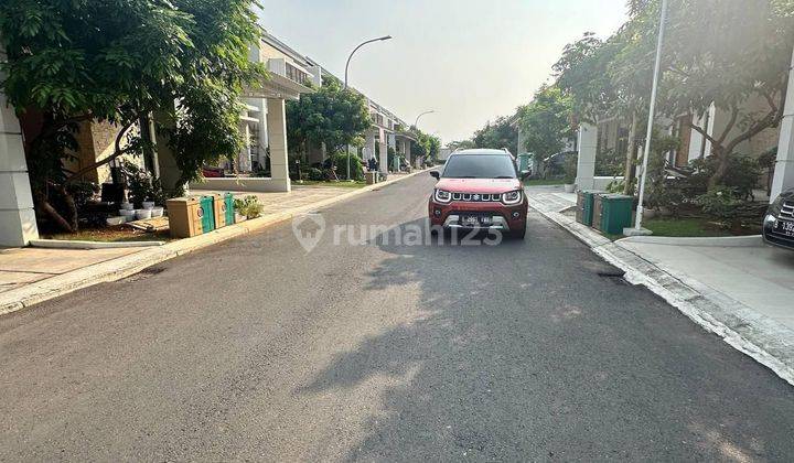 RUMAH DENGAN FASILITAS KOLAM RENANG DI SUMMARECON BEKASI 2