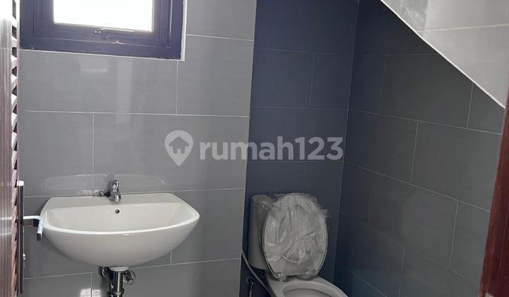 Jual Rumah Baru Di Kemang Pratama 2 Lantai Tidak Banjir 2