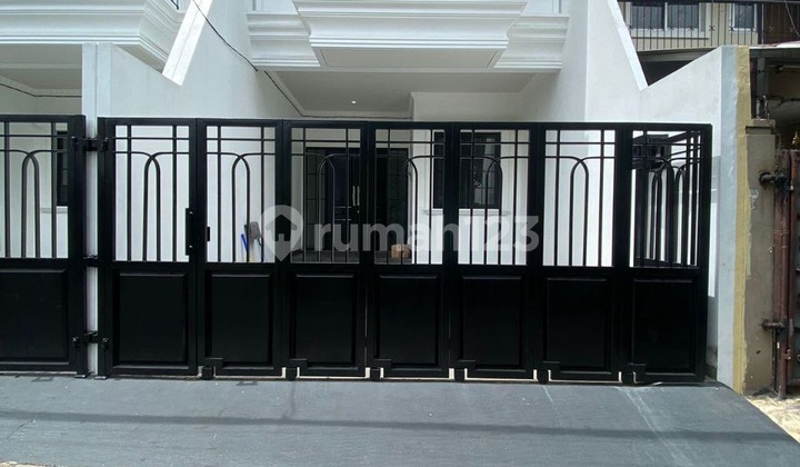 Dijual Rumah Baru 2 Lantai Classic Modern Jakarta Timur Dijual Rumah Baru 2 Lantai Classic Modern Jakarta Timur