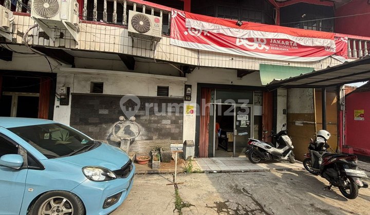 For Rent, Attached Shop on Main Road Lenteng Agung, Suitable for Office or Restaurant Business. 2