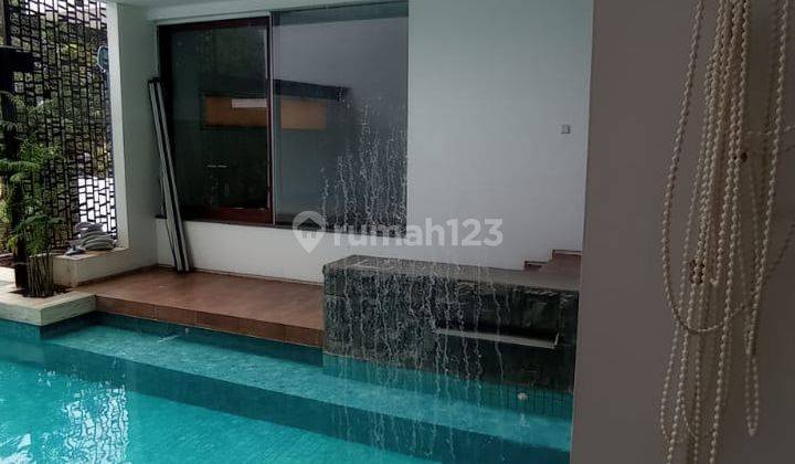 Disewakan Rumah 3 Lantai Bagus Furnished HS di Pik1 1