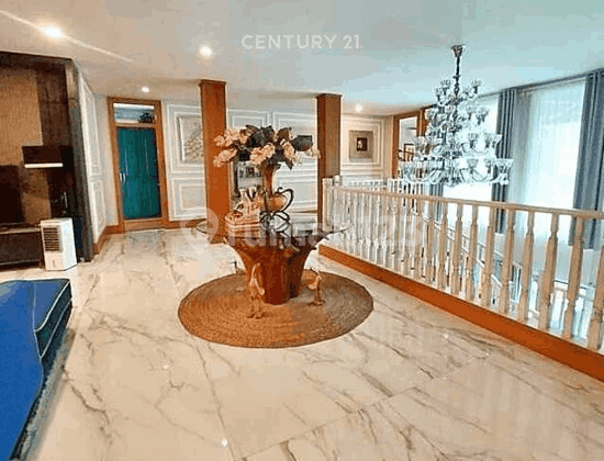Rumah Mewah Fully Furnished Area Dukuh Patra Jaksel FR15953