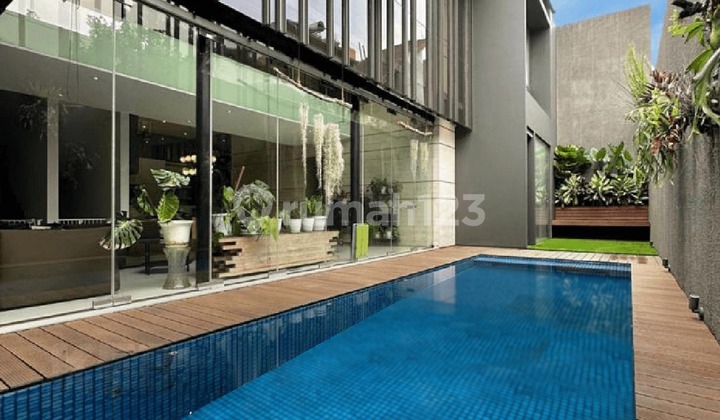 Rumah Bagus Tropical Modern Lokasi Strategis di Kebayoran Jaksel