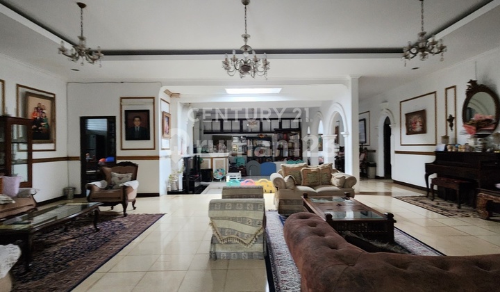 Rumah Luas Asri dan Strategis di Jakarta Selatan 2