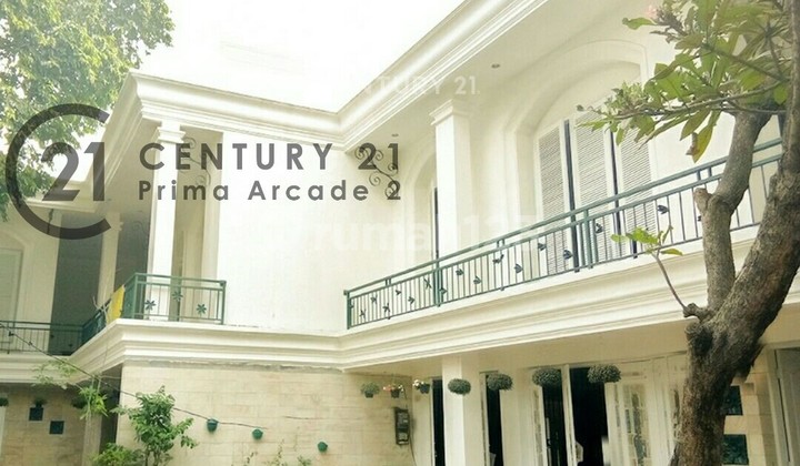 Rumah Klasik Yang Cantik & Luas Dg Swimming Pool Di Kemang JakSel