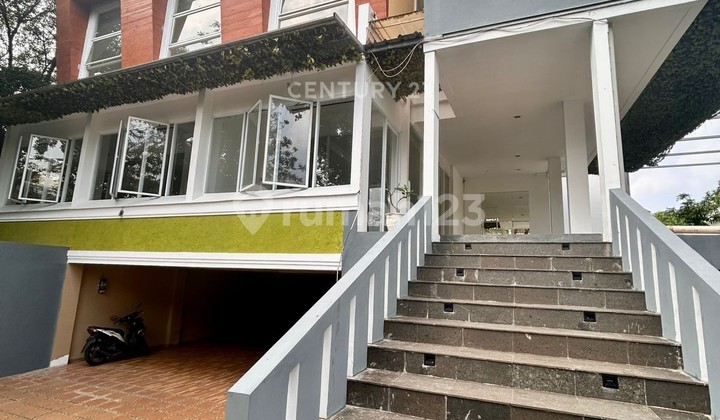 Rumah Usaha Lokasi Strategis Area Premium di Pondok Indah 2