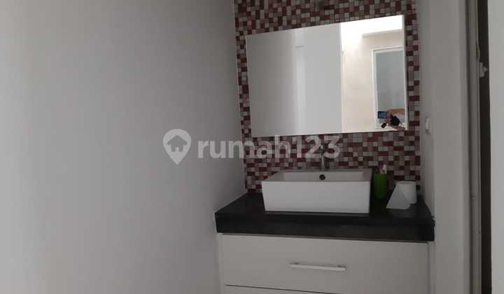 Rumah Bukit Darmo Golf, Golf View Kondisi Semi Furnish  2