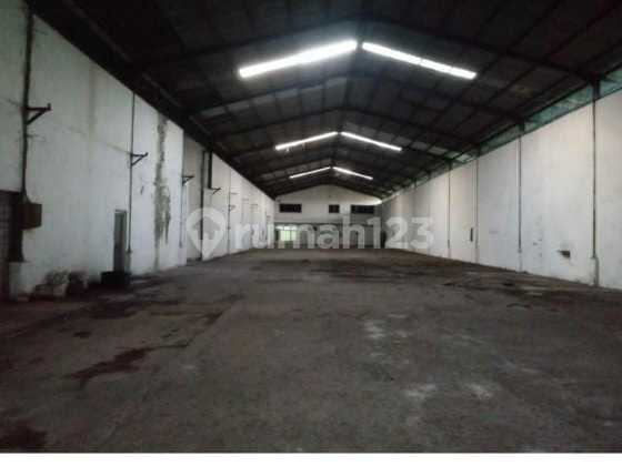 Former Factory Warehouse in Driyorejo, Facing the Provincial Highway Road Front. Former Factory Warehouse in Driyorejo, Facing the Provincial Highway Road Front.