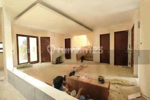 Rumah baru lux sangat nyaman di Kebayoran Baru