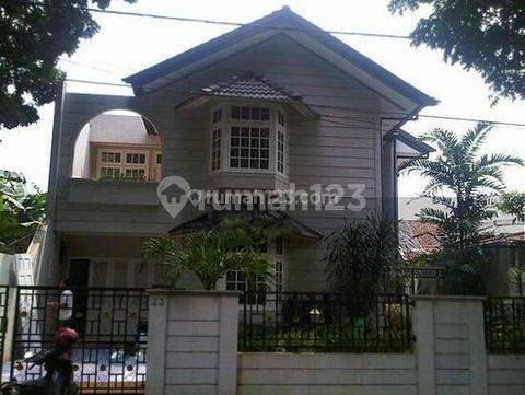 Rumah Nyaman dan Aman di Prapanca, Kebayoran Baru
