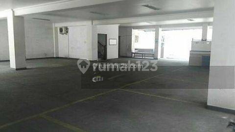 Bangunan Gedung Bagus untuk Usaha di Kebayoran Bau