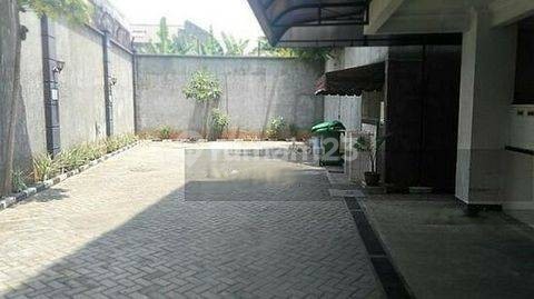 Bangunan Gedung Bagus untuk Usaha di Kebayoran Bau