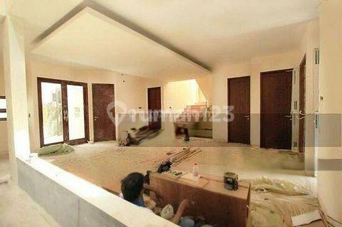 rumah baru 3 lantai sangat bagus 2