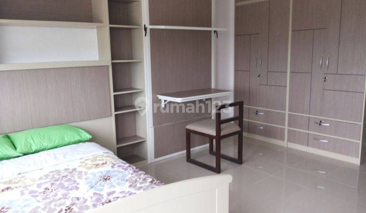 Apartment studio walking distance ke UI dengan akses ke mall di jalan utama kota Depok Furnished 2