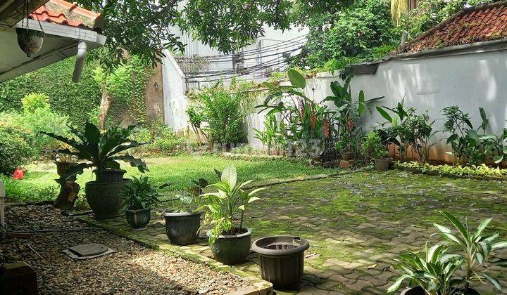 Dijual Rumah Klasik Terawat Dan Asri Bergaya Arsitektur Tudor Dengan Halaman Luas di Kawasan Menteng Dekat Taman Menteng 2