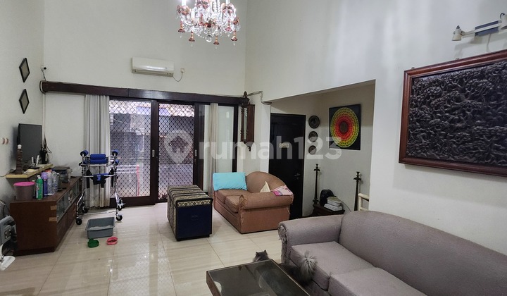 Dijual Rumah Hoek di Kawasan Cinere Dekat Tol Desari