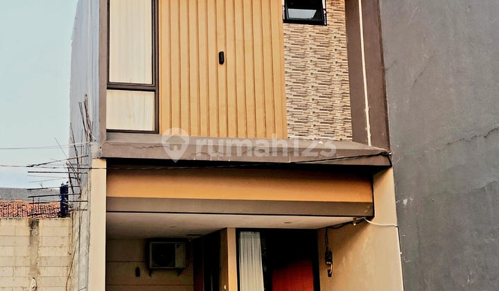 Dijual Rumah Modern Minimalis di Lokasi Strategis Jakarta Barat Dekat Arteri Kelapa Dua dan Permata Hijau