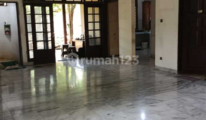 Dijual Rumah Klasik di Lokasi Strategis dan Asri Area Kebagusan Dekat Tb. Simatupang 2